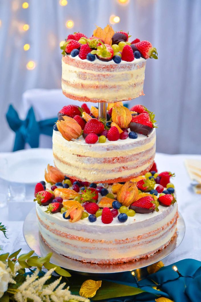 ovocna poschodova svadobna torta cena fotograf